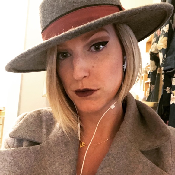 Meet your Posher, Lauren - Picture 4 of 6